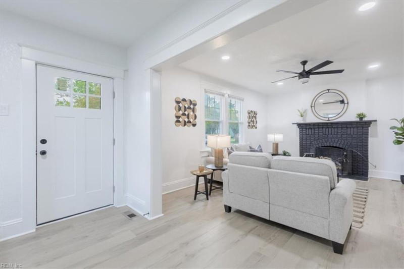Photo 4 of 31 residential for sale in Norfolk virginia