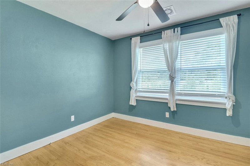 Photo 15 of 34 residential for sale in Chesapeake virginia