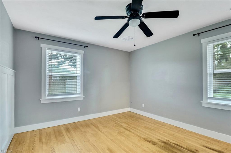 Photo 17 of 34 residential for sale in Chesapeake virginia