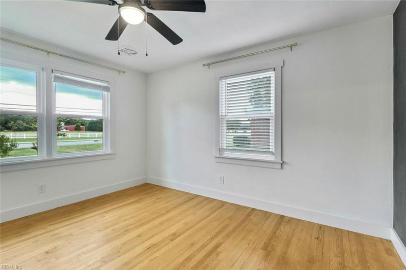 Photo 20 of 34 residential for sale in Chesapeake virginia