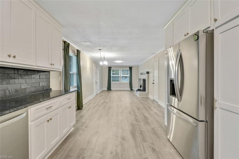 Photo 8 of 34 residential for sale in Chesapeake virginia