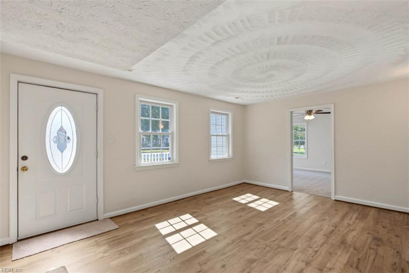 Photo 10 of 31 residential for sale in Newport News virginia