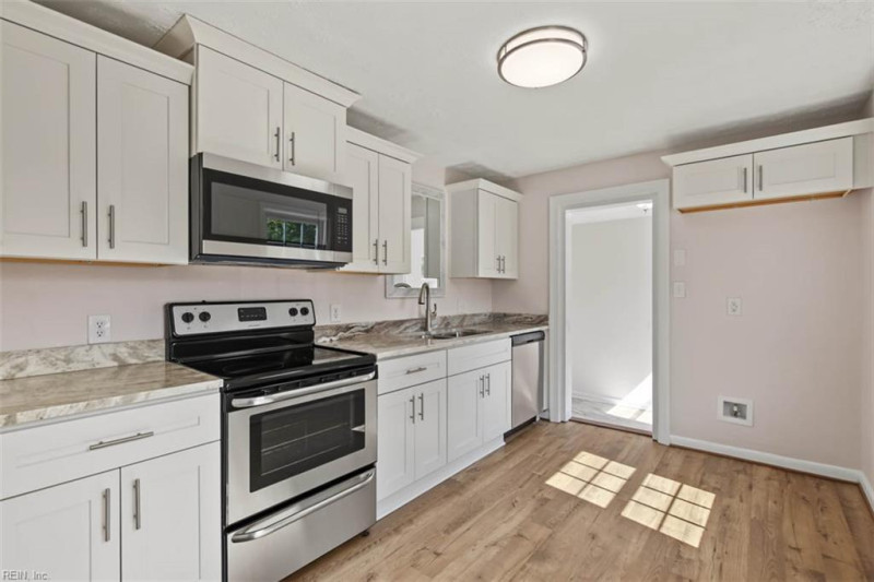 Photo 11 of 31 residential for sale in Newport News virginia
