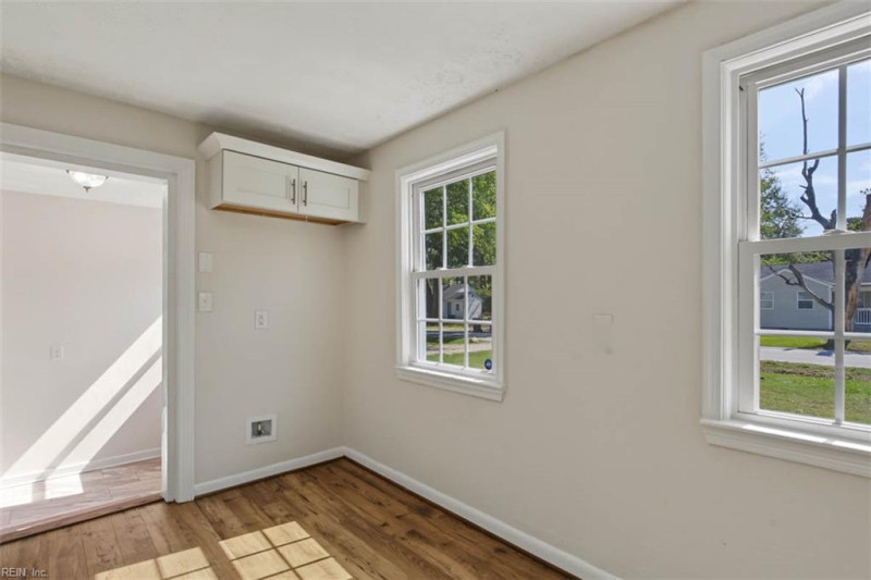 Photo 12 of 31 residential for sale in Newport News virginia