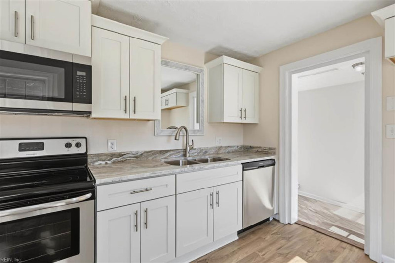 Photo 13 of 31 residential for sale in Newport News virginia