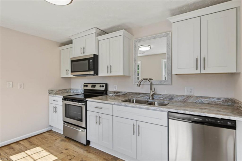 Photo 14 of 31 residential for sale in Newport News virginia