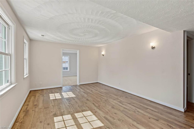 Photo 7 of 31 residential for sale in Newport News virginia