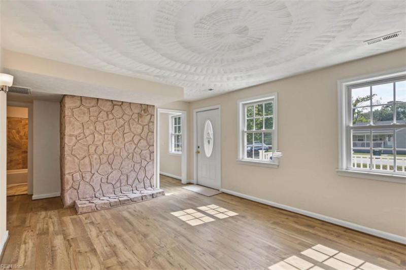 Photo 9 of 31 residential for sale in Newport News virginia