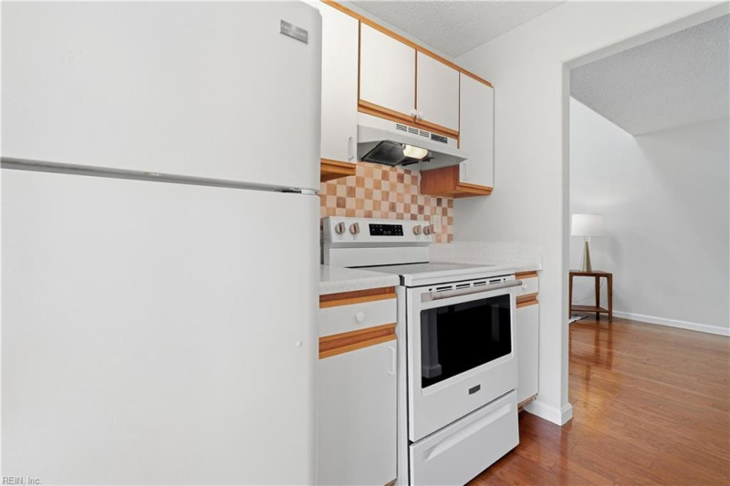 Photo 14 of 35 residential for sale in Virginia Beach virginia
