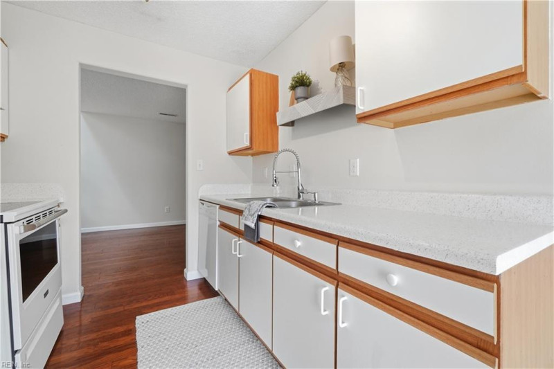 Photo 15 of 35 residential for sale in Virginia Beach virginia