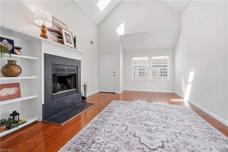 Photo 5 of 35 residential for sale in Virginia Beach virginia