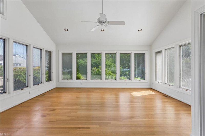 Photo 11 of 38 residential for sale in Hampton virginia
