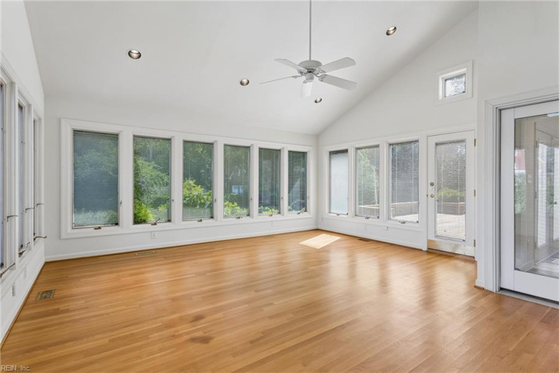 Photo 12 of 38 residential for sale in Hampton virginia