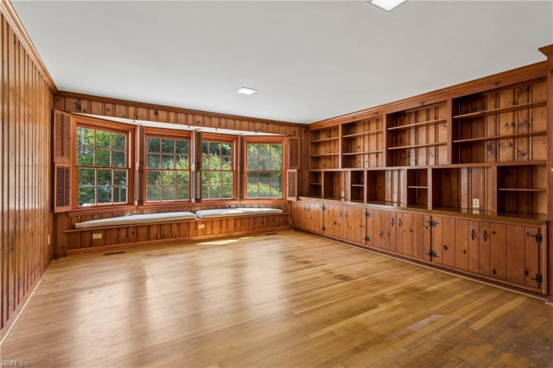 Photo 14 of 38 residential for sale in Hampton virginia
