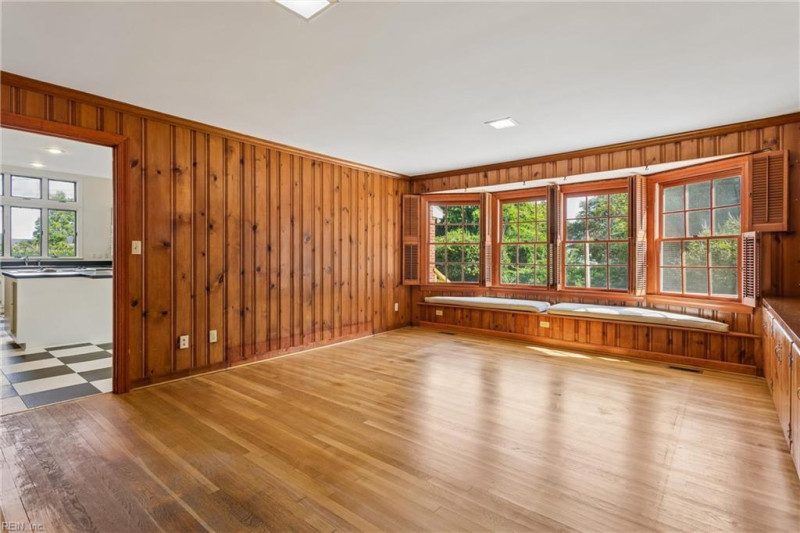 Photo 15 of 38 residential for sale in Hampton virginia