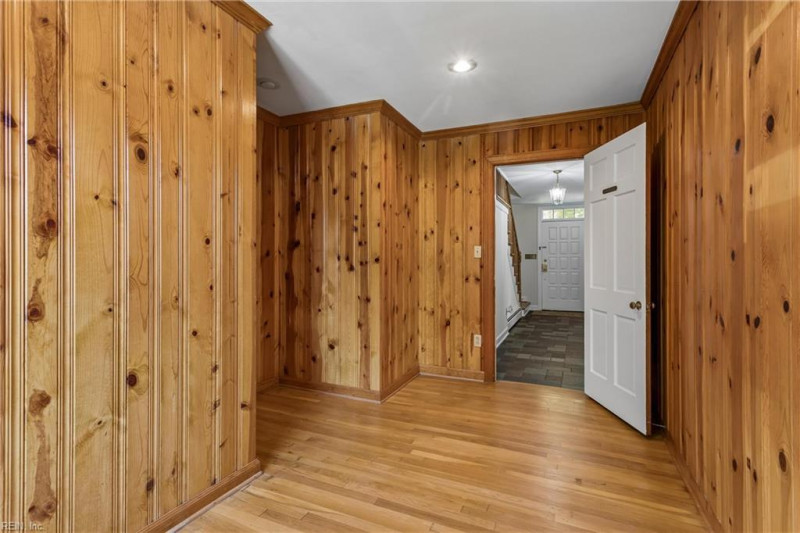 Photo 17 of 38 residential for sale in Hampton virginia