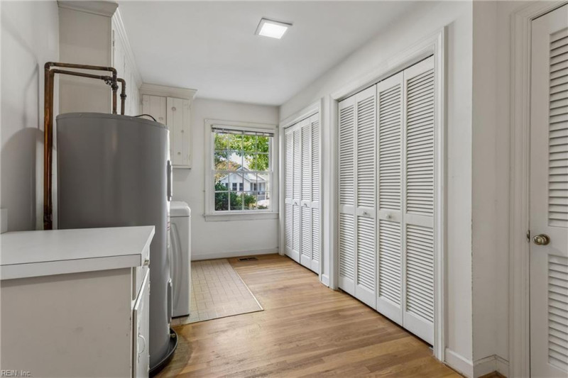 Photo 18 of 38 residential for sale in Hampton virginia