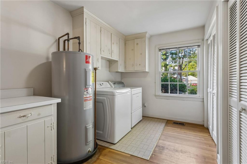 Photo 19 of 38 residential for sale in Hampton virginia