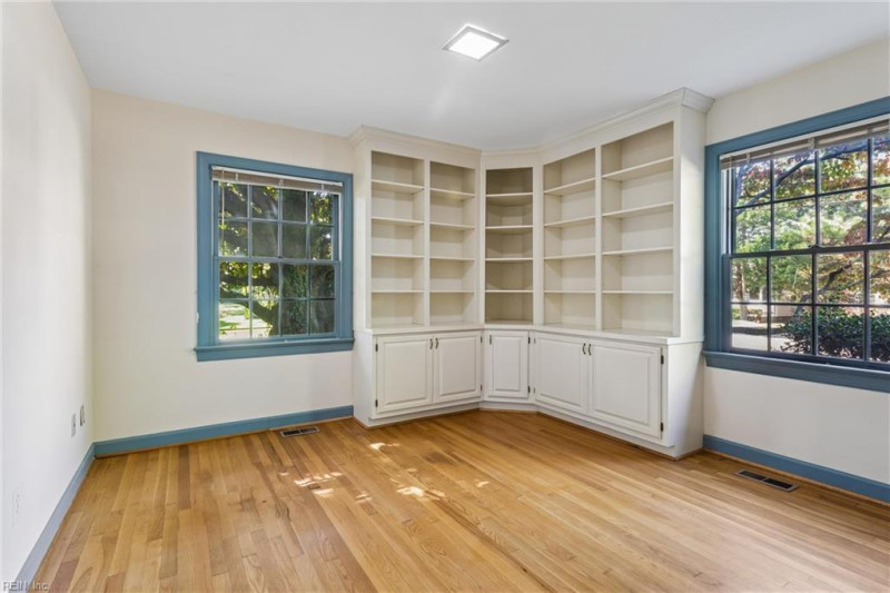Photo 21 of 38 residential for sale in Hampton virginia