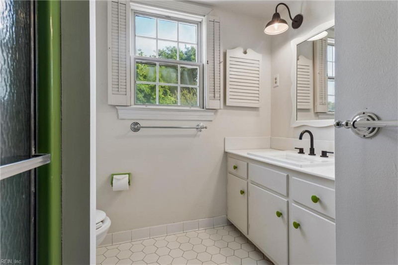 Photo 27 of 38 residential for sale in Hampton virginia