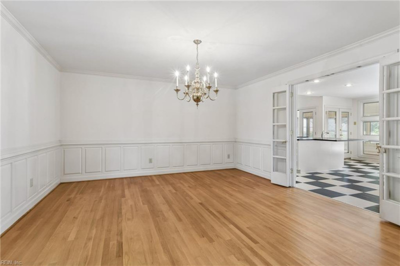 Photo 4 of 38 residential for sale in Hampton virginia
