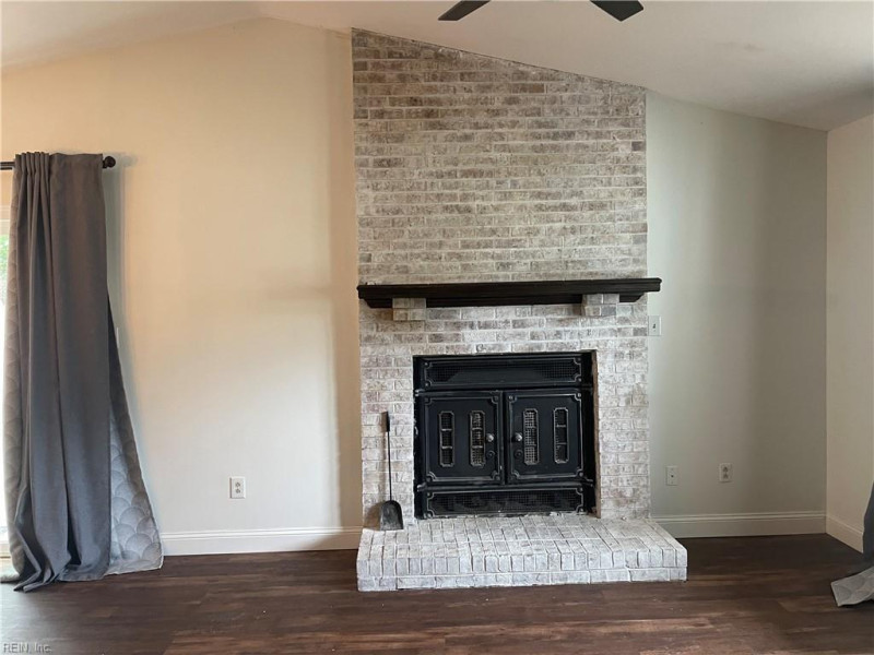 Photo 4 of 14 residential for sale in Virginia Beach virginia