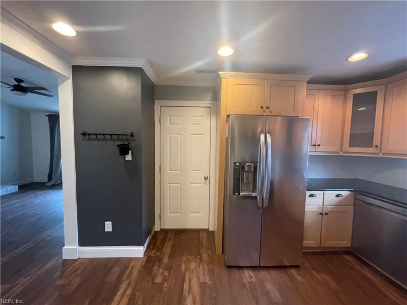 Photo 6 of 14 residential for sale in Virginia Beach virginia