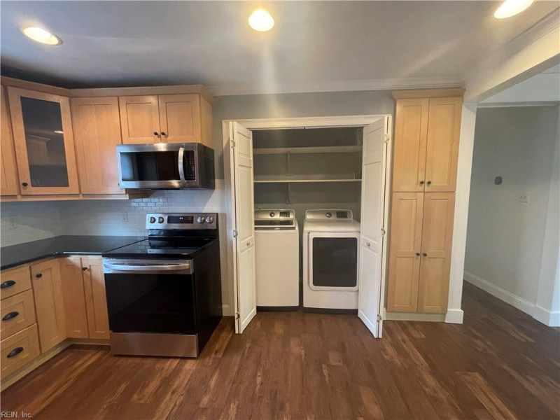 Photo 8 of 14 residential for sale in Virginia Beach virginia