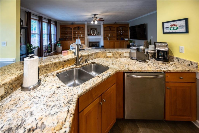 Photo 16 of 50 residential for sale in Chesapeake virginia