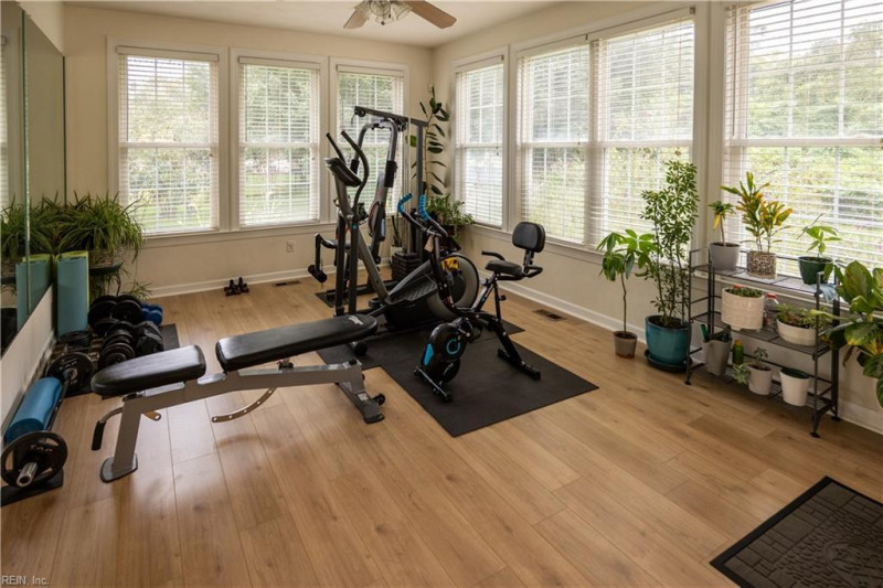 Photo 19 of 50 residential for sale in Chesapeake virginia