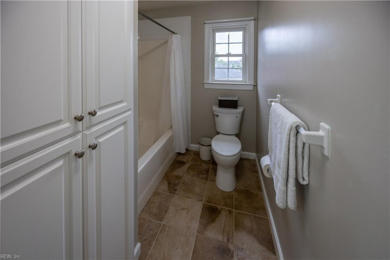 Photo 36 of 50 residential for sale in Chesapeake virginia
