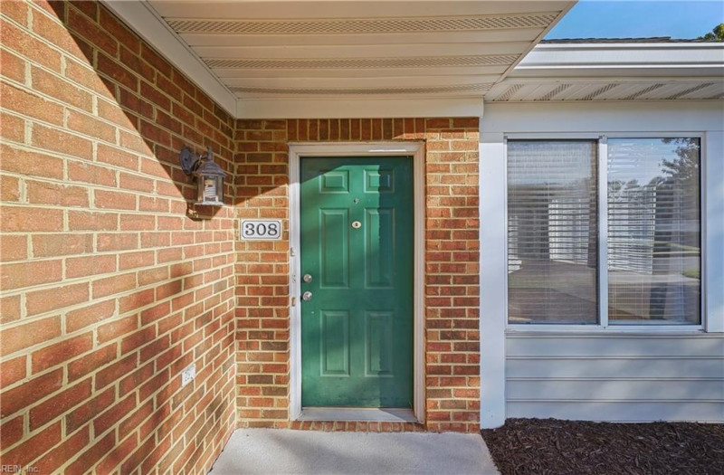 Photo 3 of 31 residential for sale in York County virginia