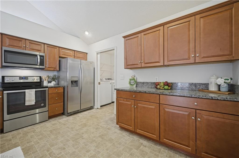 Photo 9 of 31 residential for sale in York County virginia