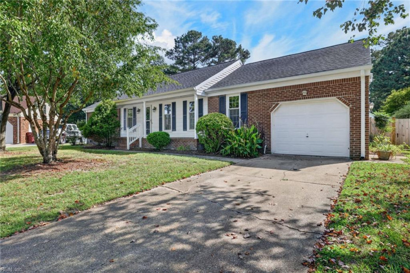 Photo 2 of 35 residential for sale in Chesapeake virginia
