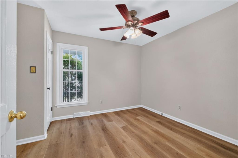 Photo 20 of 35 residential for sale in Chesapeake virginia