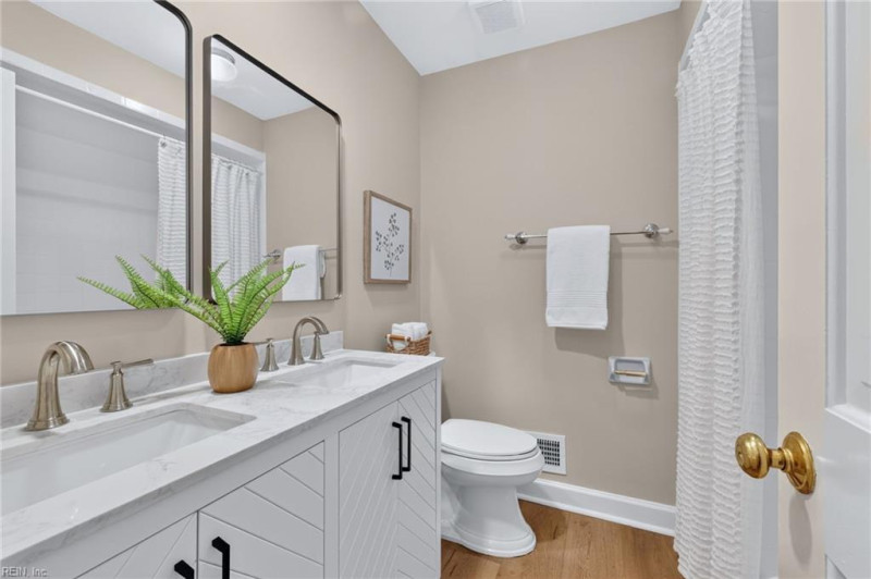 Photo 22 of 35 residential for sale in Chesapeake virginia
