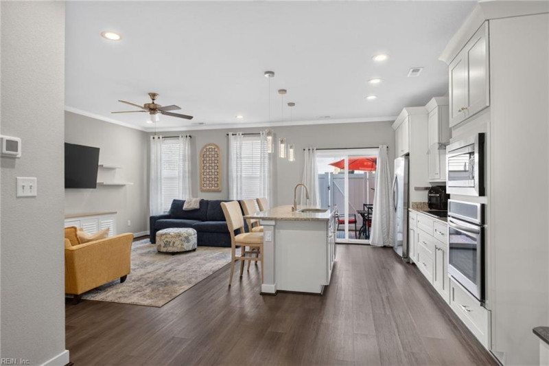 Photo 5 of 37 residential for sale in Chesapeake virginia