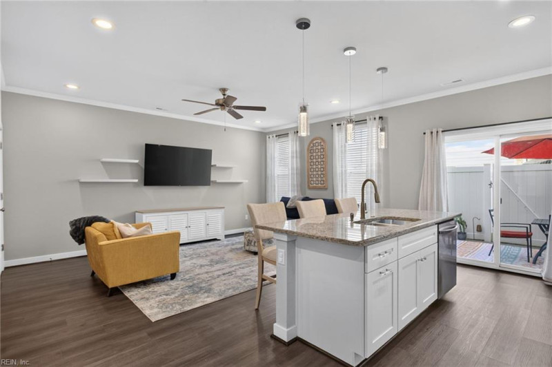 Photo 6 of 37 residential for sale in Chesapeake virginia