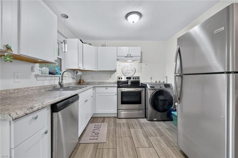 Photo 12 of 26 residential for sale in Hampton virginia