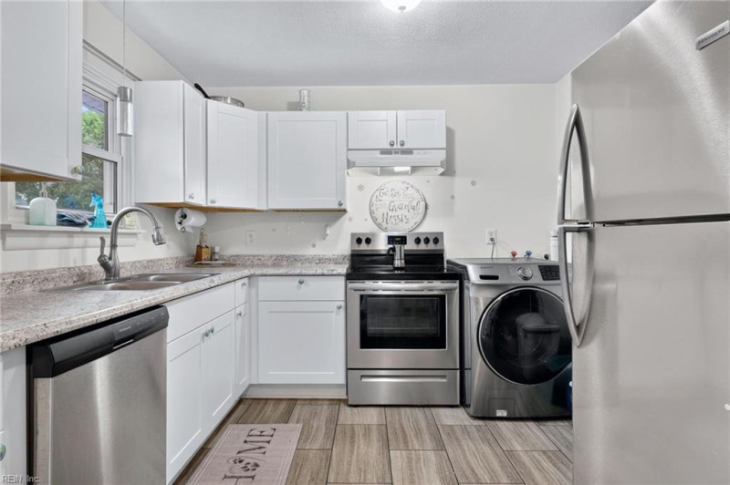 Photo 3 of 26 residential for sale in Hampton virginia