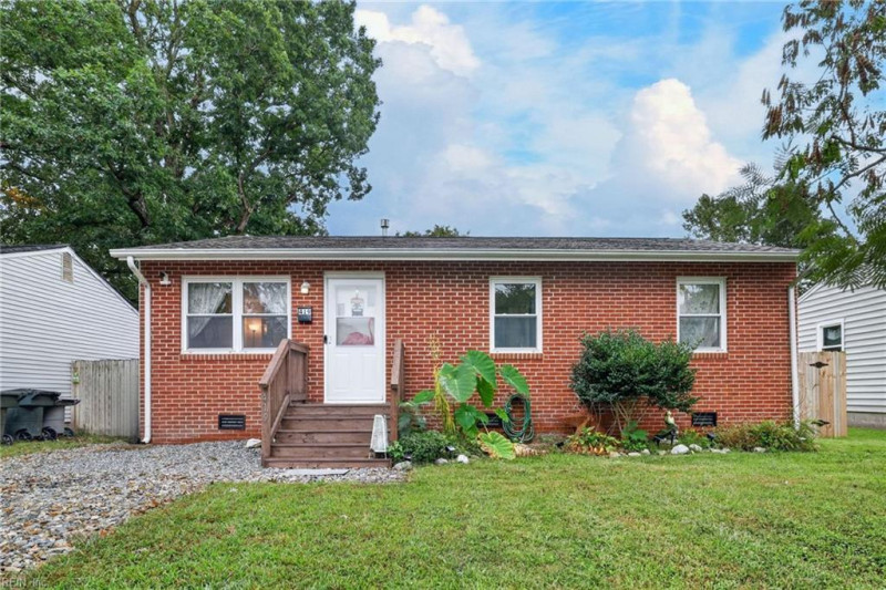 Photo 7 of 26 residential for sale in Hampton virginia