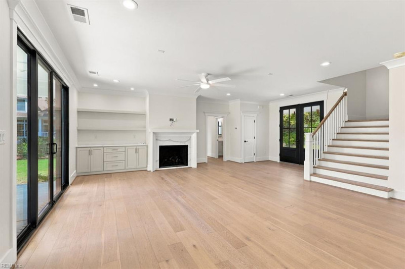 Photo 14 of 49 residential for sale in Virginia Beach virginia