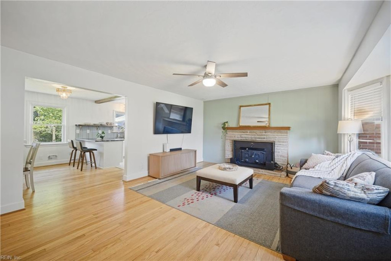 Photo 9 of 50 residential for sale in Chesapeake virginia Photo 9 of 50 residential for sale in Chesapeake virginia
