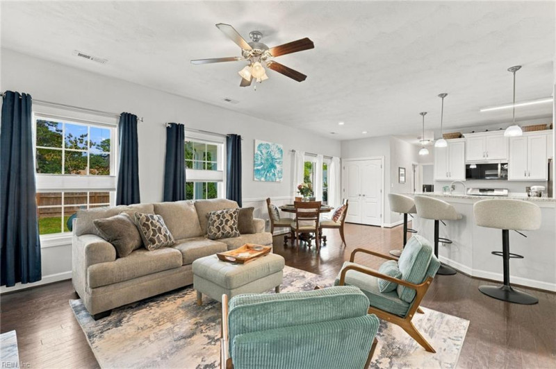 Photo 10 of 42 residential for sale in Chesapeake virginia