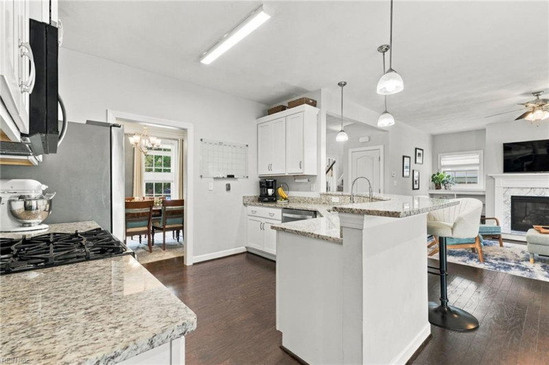 Photo 14 of 42 residential for sale in Chesapeake virginia