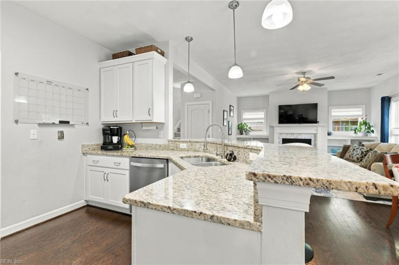 Photo 15 of 42 residential for sale in Chesapeake virginia