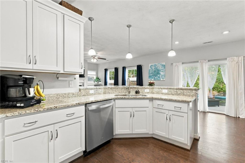 Photo 16 of 42 residential for sale in Chesapeake virginia