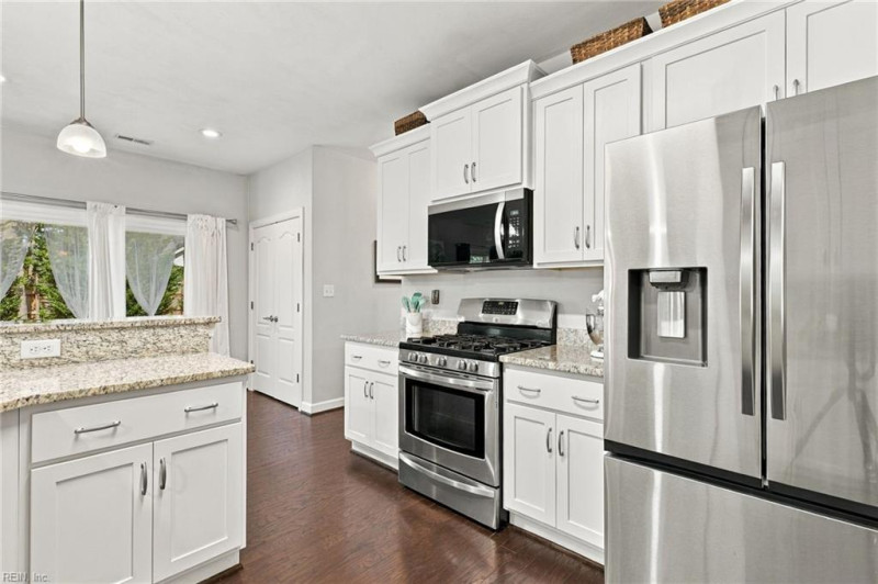 Photo 17 of 42 residential for sale in Chesapeake virginia