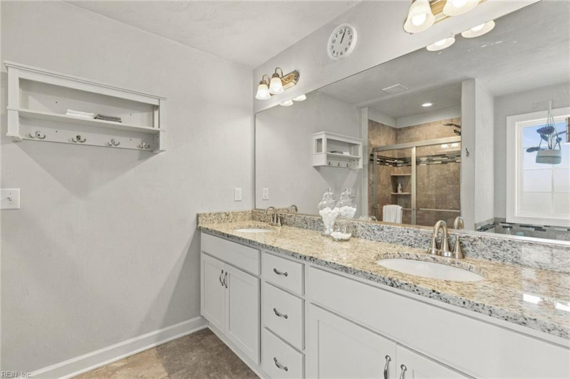 Photo 25 of 42 residential for sale in Chesapeake virginia