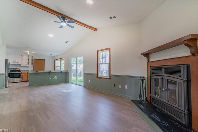 Photo 7 of 26 residential for sale in Hampton virginia